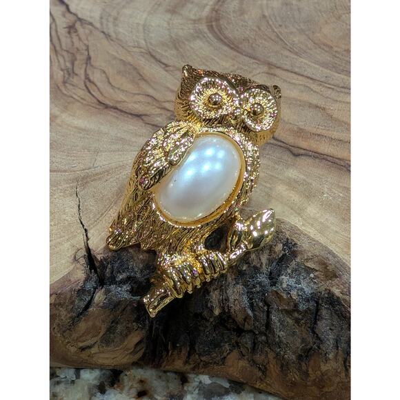 Avon gold tone owl pin back, with a large faux pearl body 1995 - Picture 1 of 4